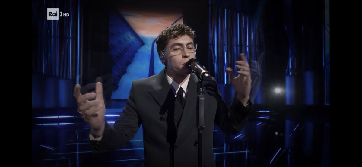 navahw's tweet image. Technical difficulties, and this 12yo child handled it like a pro! #Sanremo2026