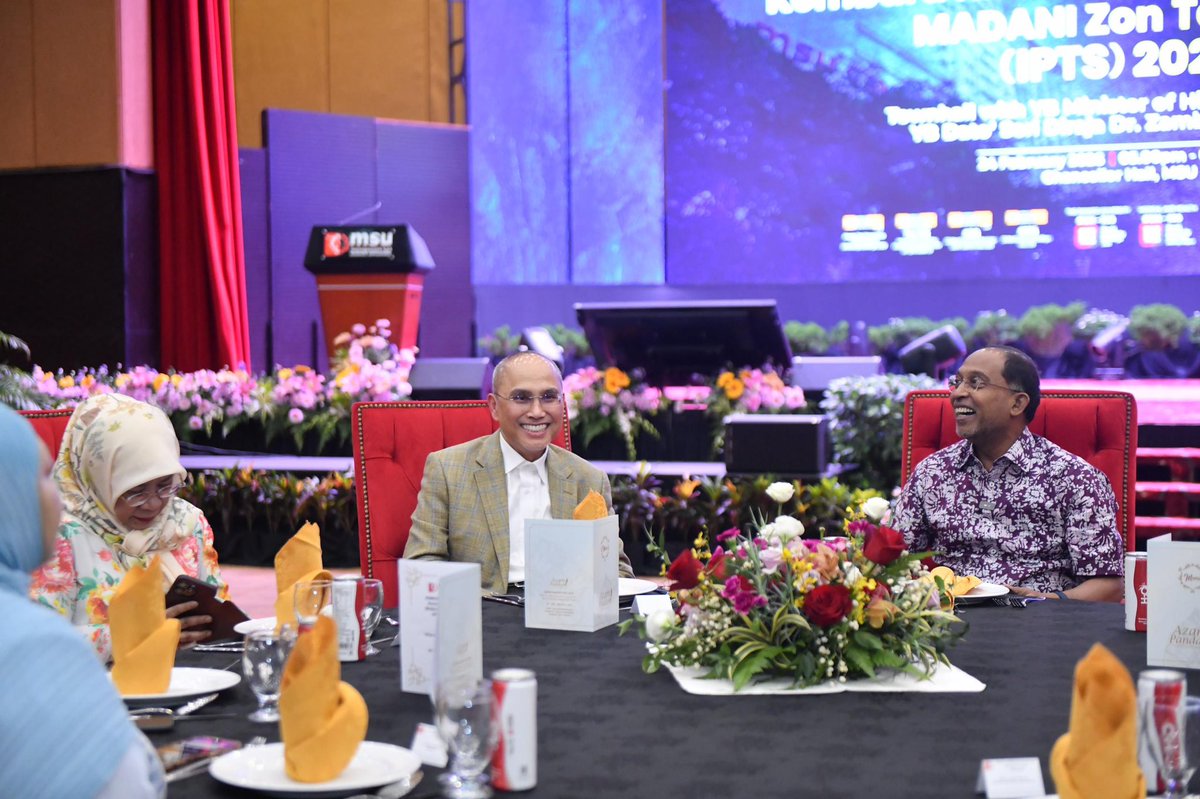 MohdShukriYajid's tweet photo. Co-hosted Kembara KARISMA Pemimpin Muda Madani Zon Tengah (IPTS) 2026 with @AKEPT_MoHE, highlighted by a dynamic Townhall Session with YBM Dato’ Seri Diraja Dr @ZambryOfficial. A meaningful platform that shapes the young leaders for future-ready higher education. @MSUmalaysia https://t.co/VGHDFKdfQ8
