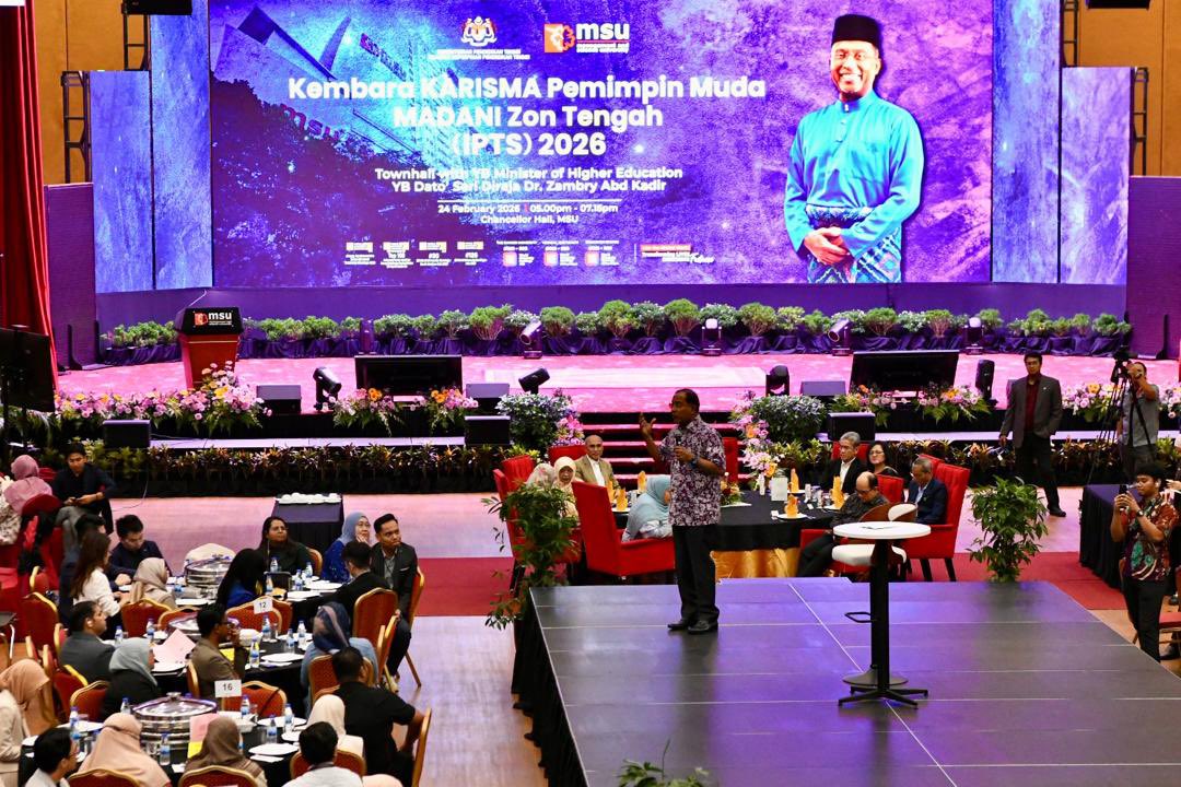 MohdShukriYajid's tweet photo. Co-hosted Kembara KARISMA Pemimpin Muda Madani Zon Tengah (IPTS) 2026 with @AKEPT_MoHE, highlighted by a dynamic Townhall Session with YBM Dato’ Seri Diraja Dr @ZambryOfficial. A meaningful platform that shapes the young leaders for future-ready higher education. @MSUmalaysia https://t.co/VGHDFKdfQ8