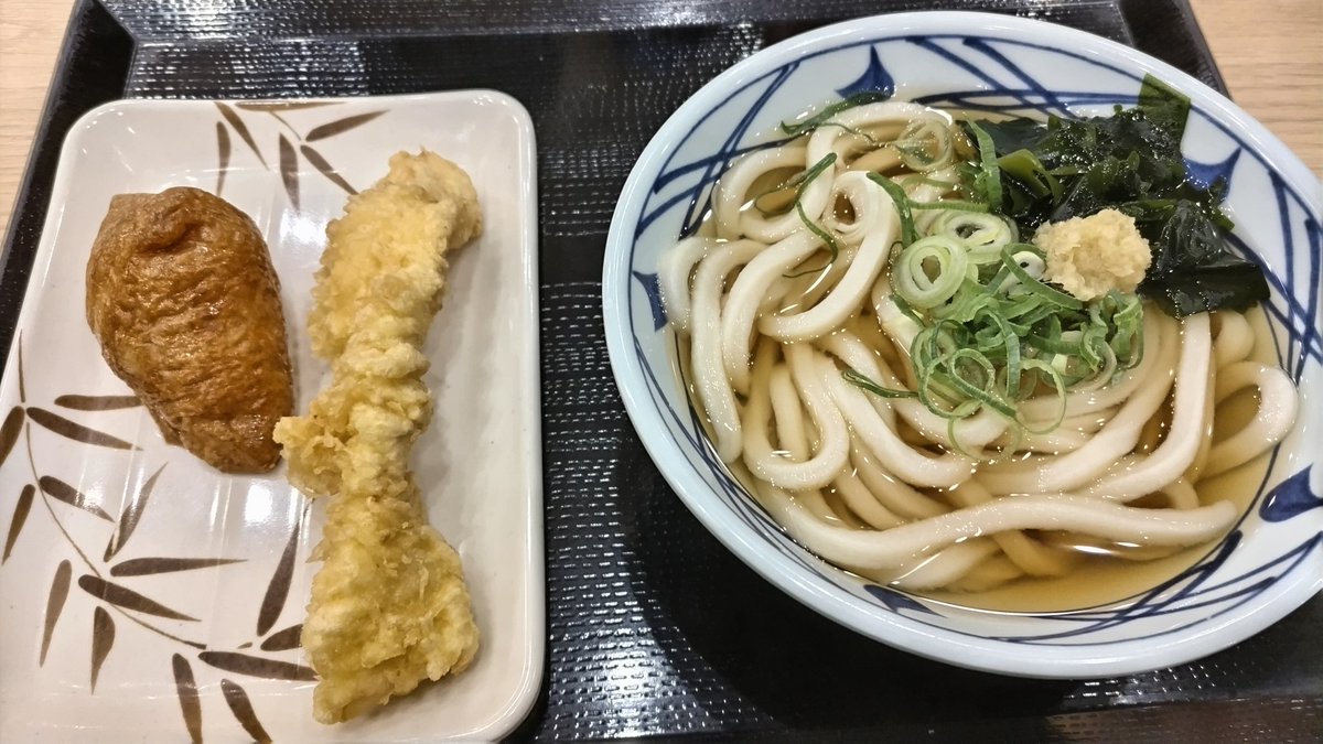 tam_ringg's tweet photo. かけ並、イカ天、いなり。美味しくいただきました。たまには良いです。朝うどんがしみます。  #朝ごはん  #丸亀製麺 https://t.co/95z59ARC52