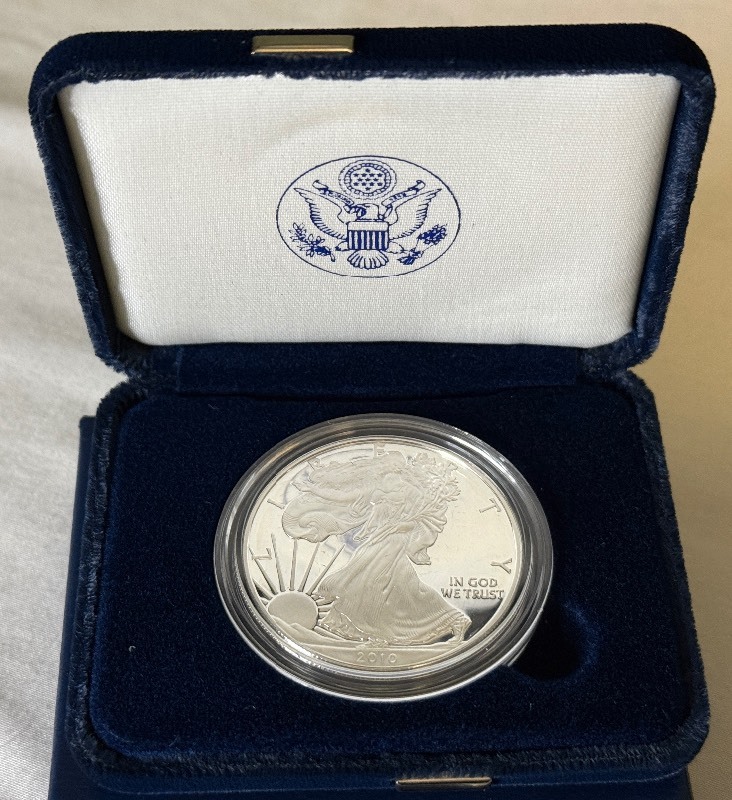 KBIDOnline's tweet image. 🏀🪙 2 Auctions • 2 Days • One Location
ow.ly/1Efw50Yj4cG
📍 Plymouth, MN | 🚚 Shipping Available

Bid. Win. Collect.

#SportsCards #CoinAuction #SilverCoins #Memorabilia #ProofSets #PlymouthMN #ShippingAvailable #CollectorsAuction 🏀🪙