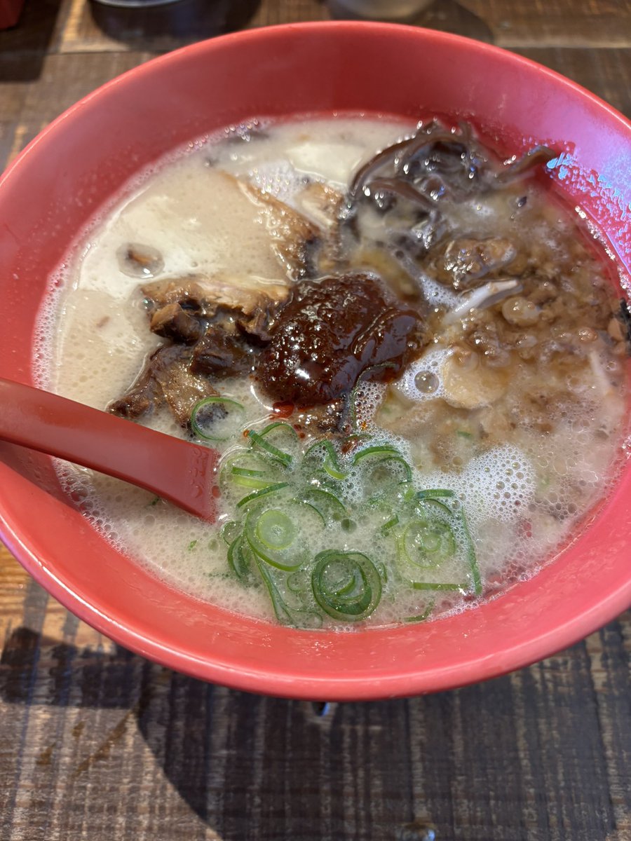 takeo_twit's tweet photo. 令和444杯目
こってりこく味
一興@松山市

ゾロ目です
そして恵みの雨です
こんにちわ

子どもの希望でこちらへ
気に入ったらしい
今回は久万ノ台店
バリカタを選択🍜
こってりも美味しい😋
台湾ラーメンが気になりました

ご馳走様でした！
#一興 https://t.co/FxMdWjisUj