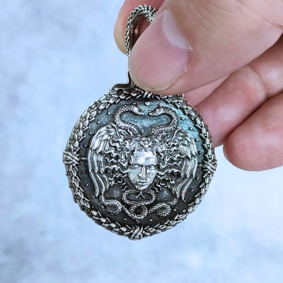 serpentforgeJW's tweet photo. Medusa Pendant 

#serpentforge #medusapendant
#medusapendants #medusaring #medusasnakes
#medusahead #medusatattoos #medusas #medusaart
#medusatattoo #medusa #Gorgo #gorgon #gorgons
#gorgogne #mythicalcreatures #Greekmythology
#meduse #stheno #gorgonsisters #euryale https://t.co/PZYjhaBv0U