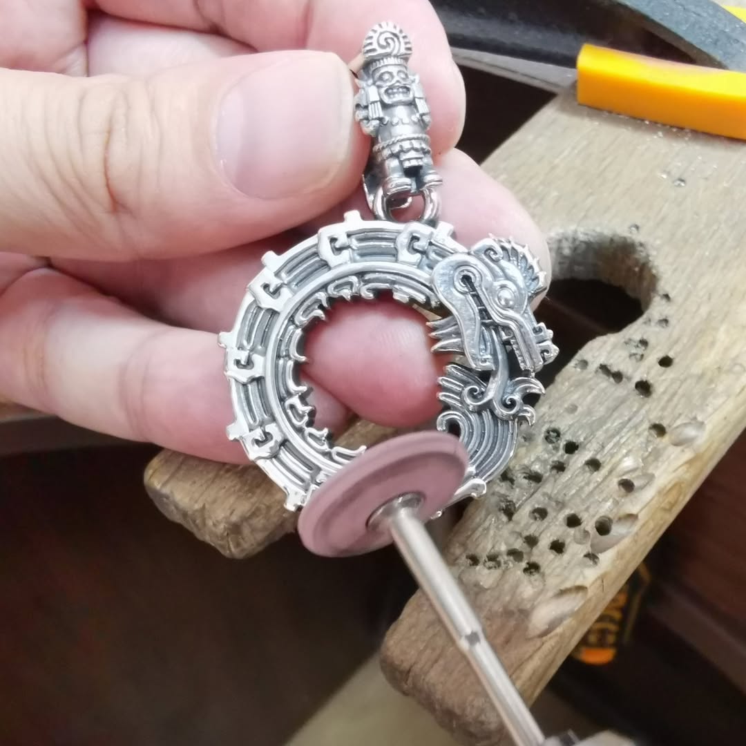 serpentforgeJW's tweet photo. Getting to work! @serpentforgeJW
.
.
#serpentforge #custompendant #custompendants #pendantsformen #menspendants #menspendant #animalpendant #rocknrollpendant #pendantgram #pendant #pendants #pendantsofinstagram #pendantsoftheday #pendantoftheday #pendantoftheyear #handmadependant https://t.co/XwwfuelBx5
