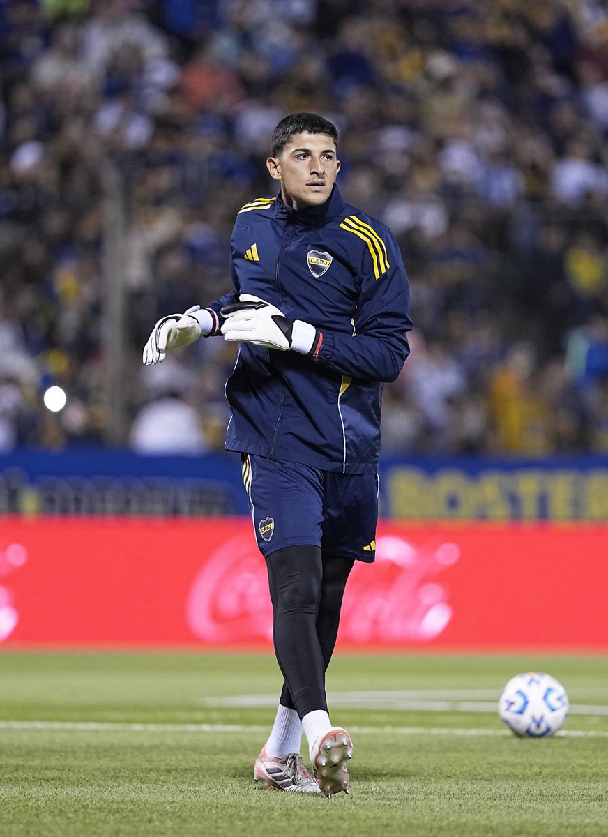 BocaJrsOficial's tweet photo. 🧤💙💛💙 https://t.co/NW8ZP3LaDv