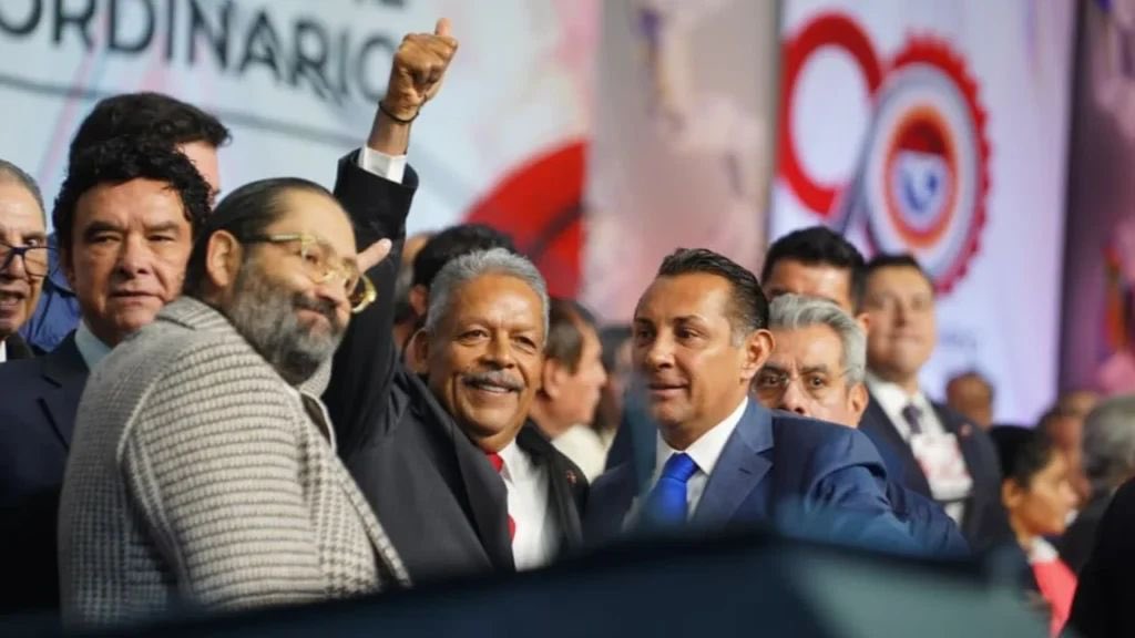 alitomorenoc's tweet photo. ¡Muchas felicidades, gran líder @Tereso_Medina, por haber sido electo Secretario General de la @CTM_MX!

Es un reconocimiento a tu trabajo, a tu constancia y a la confianza que has construido con miles de trabajadoras y trabajadores en todo el país. Representas a los obreros de México que están en las fábricas, en la industria, en la construcción, en las líneas de producción, generando desarrollo y moviendo la economía con su esfuerzo diario.

En esta nueva responsabilidad al frente de la CTM, la central obrera más grande y fuerte de México, América Latina y el Caribe, que agrupa a trabajadoras y trabajadores en todo el país y tiene presencia en los sectores productivos, estoy seguro de que actuarás con firmeza y carácter para fortalecer la voz de la clase trabajadora, defender sus derechos y seguir empujando mejores salarios y condiciones laborales para nuestra gente. ¡Enhorabuena!