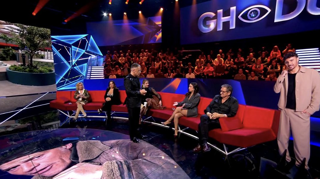 Lucía, sobre Manuel: "Este señor no quiere a nadie para su hijo pero su hijo le pone los cuernos a todas" #GHDúoDueloDeGigantes