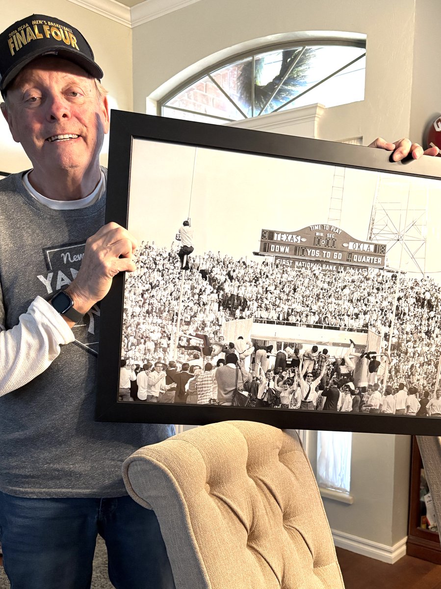 My Dentist Dr. Beau Porter gave this to me. All old Sooners remember this day.  OU beat Tx 18-9 in ‘66 and beat horns for first time in 9 yrs. Thanks Doc⁦<a href="/MBrooks02/">Mike Brooks</a>⁩⁦<a href="/OURadioCrew/">OU Football Radio Crew</a>⁩ ⁦<a href="/BeauPorter/">Beau</a>⁩ ⁦<a href="/PlankShow/">Chris Plank</a>⁩ ⁦<a href="/TRowOU/">Toby Rowland</a>⁩