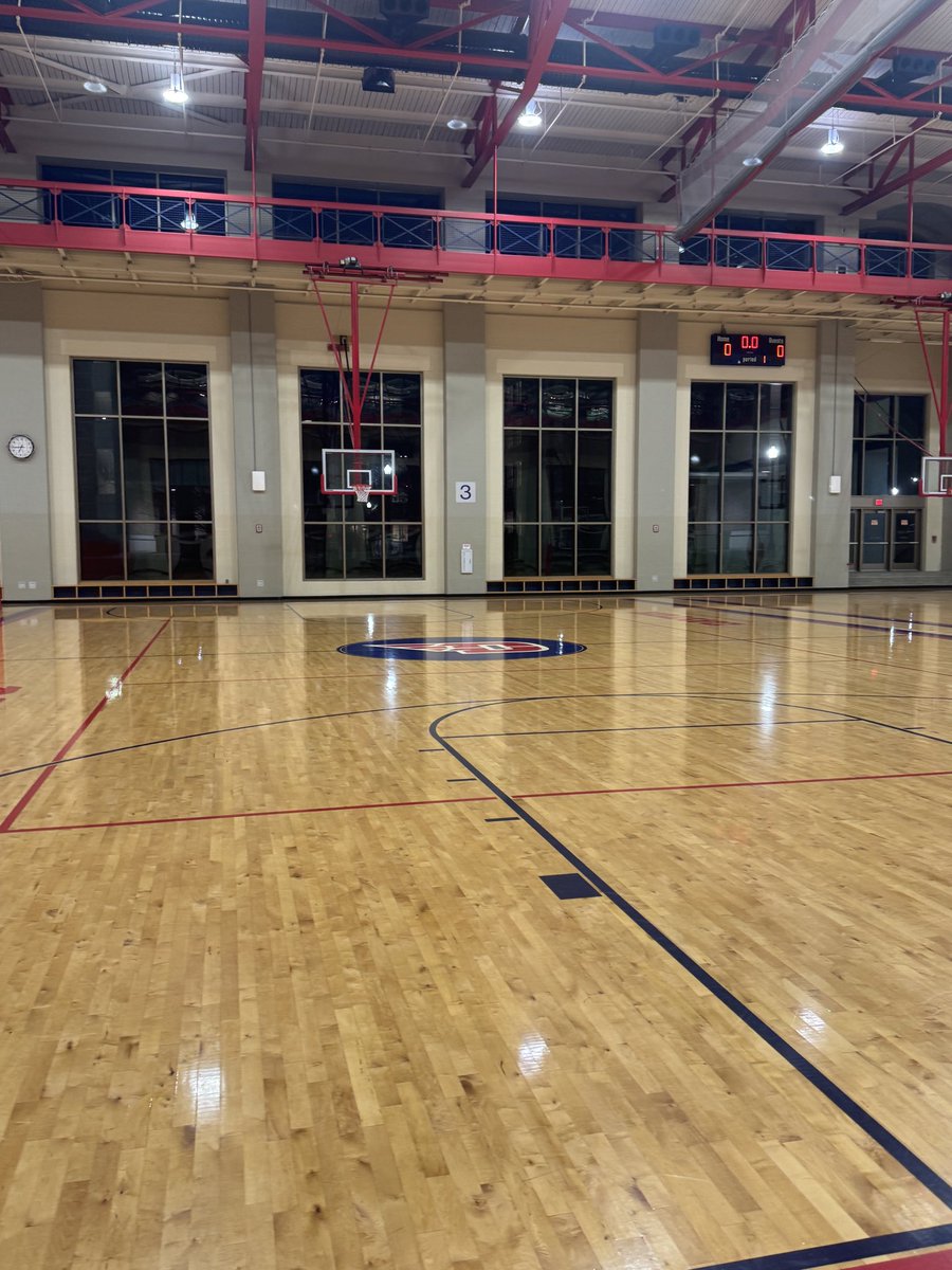 CB__chris5's tweet image. Got some shots up in preparation for tonight’s game. #wesoar #UD