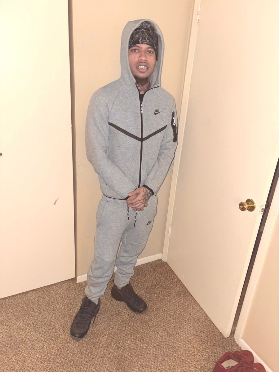 UDK0107's tweet photo. Check in 🌀🎱 #STL #fypシviral #wya https://t.co/driRZ4rUyT