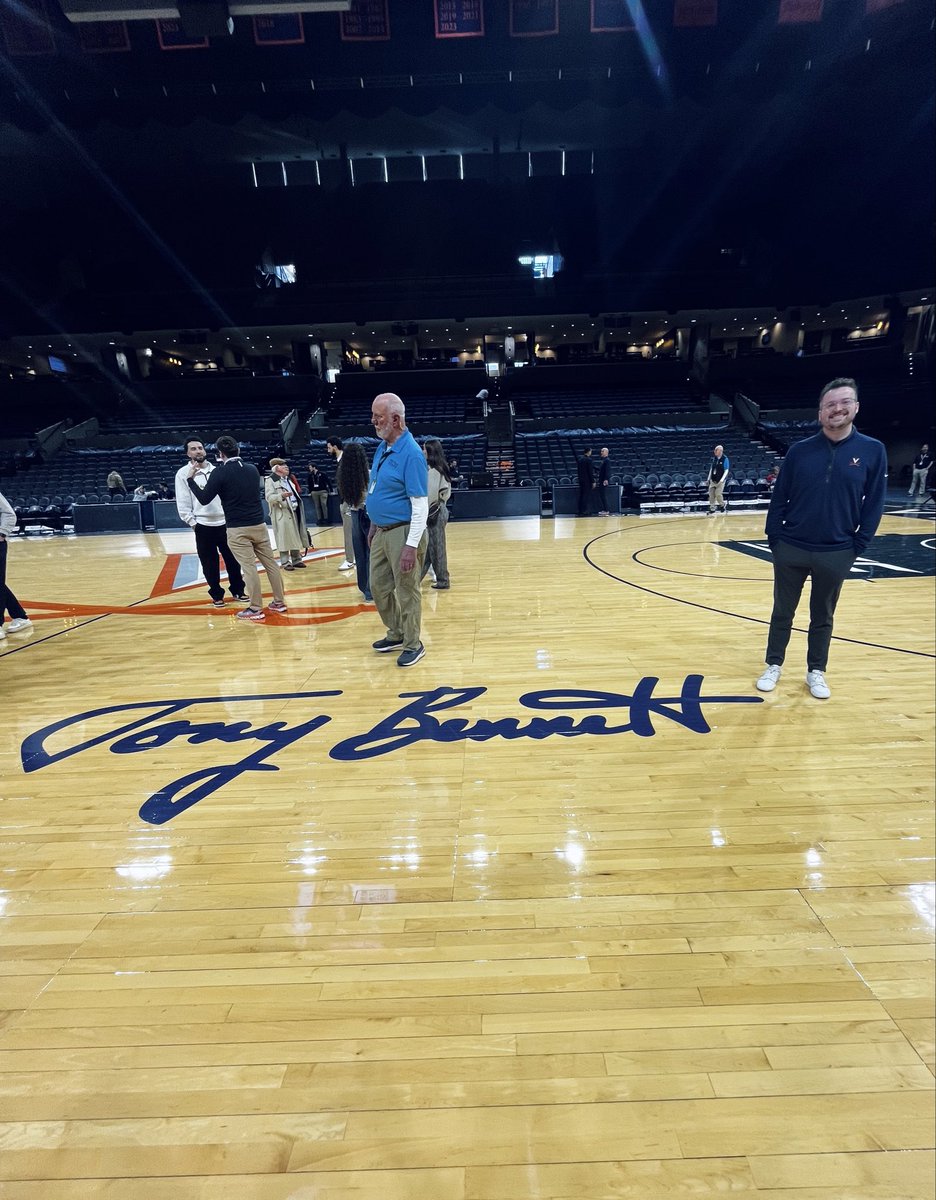 _jacobbear's tweet photo. Eight months ago, my great friend Ronnie Wideman kindly invited me to help design the on-court display for Tony Bennett’s court dedication. It has been an absolute honor working with him on this project, and with this program for many years.
(Thread below) https://t.co/1HM2TitPZg