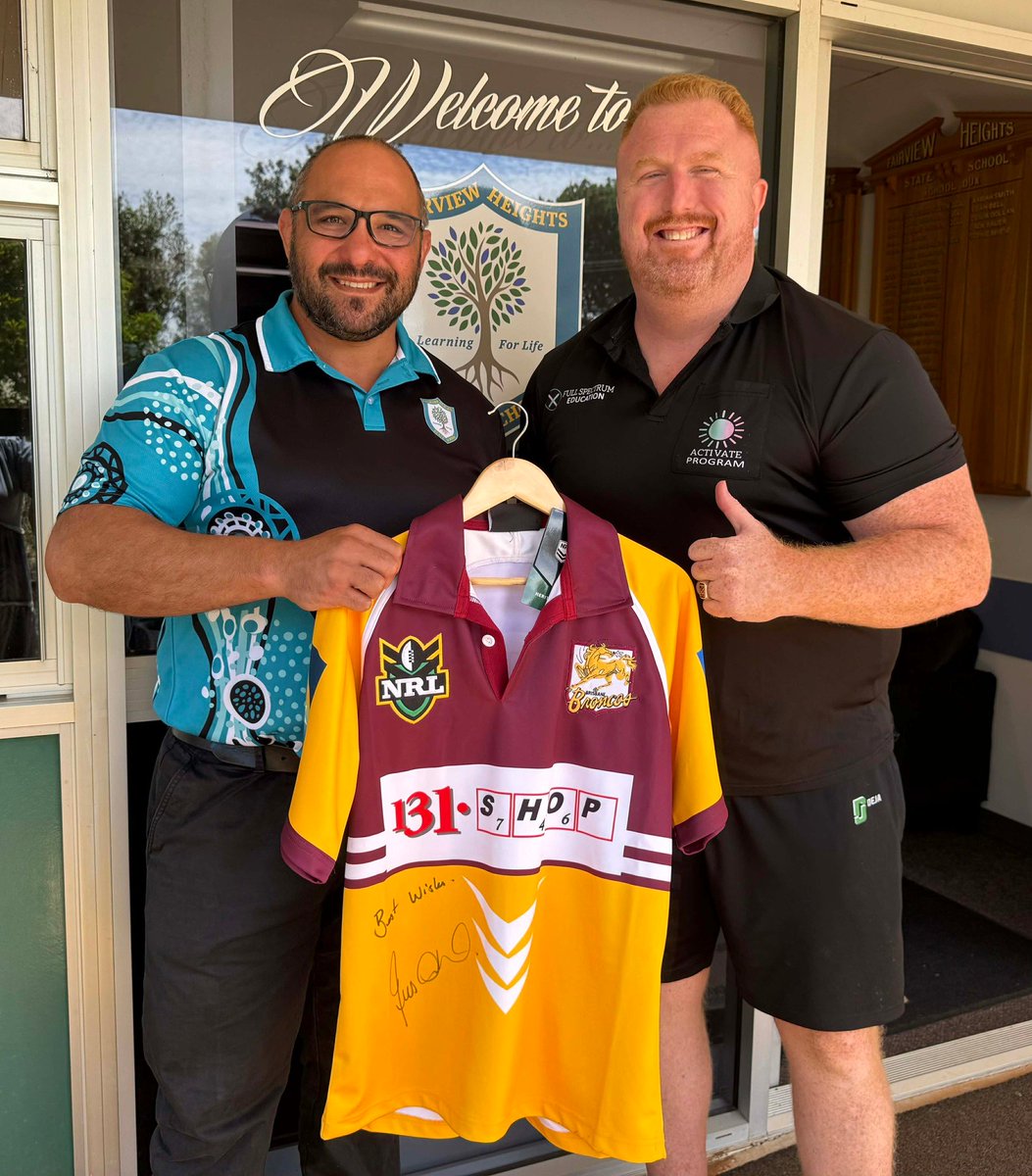 Thank you to the team at Fairview Heights State School for welcoming us on Friday morning!
We were excited to drop off this jersey for your school 📷