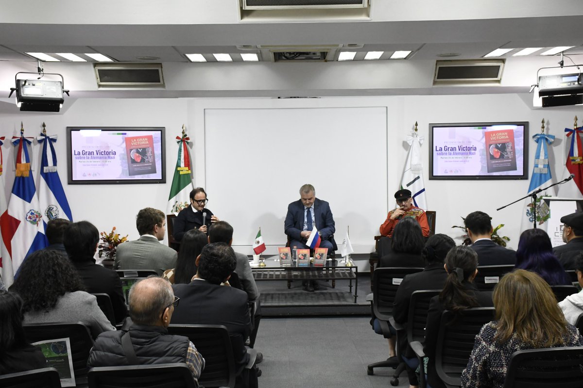 ILCEedu's tweet photo. Se llevó a cabo en el #ILCE la presentación del libro “La Gran Victoria sobre la Alemania Nazi” 📖.
Un diálogo profundo sobre historia y geopolítica con el Emb. de Rusia 🇷🇺 Nikolay Sofinskiy, el Mtro. Ismael Carvallo y el autor Alejandro Zenteno. 🌍 Más información: https://t.co/Eq9m4T6vJ2
#Diplomacia #Historia #ILCE #Geopolítica #Rusia