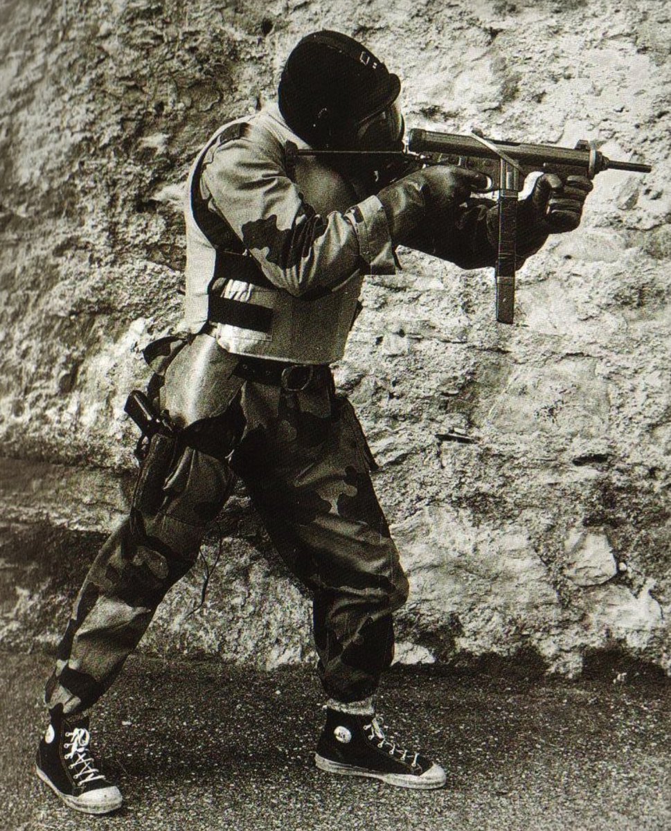 Goi Operators an italian GOI operator with a beretta M12 SMG, jungle clipped mags and ...