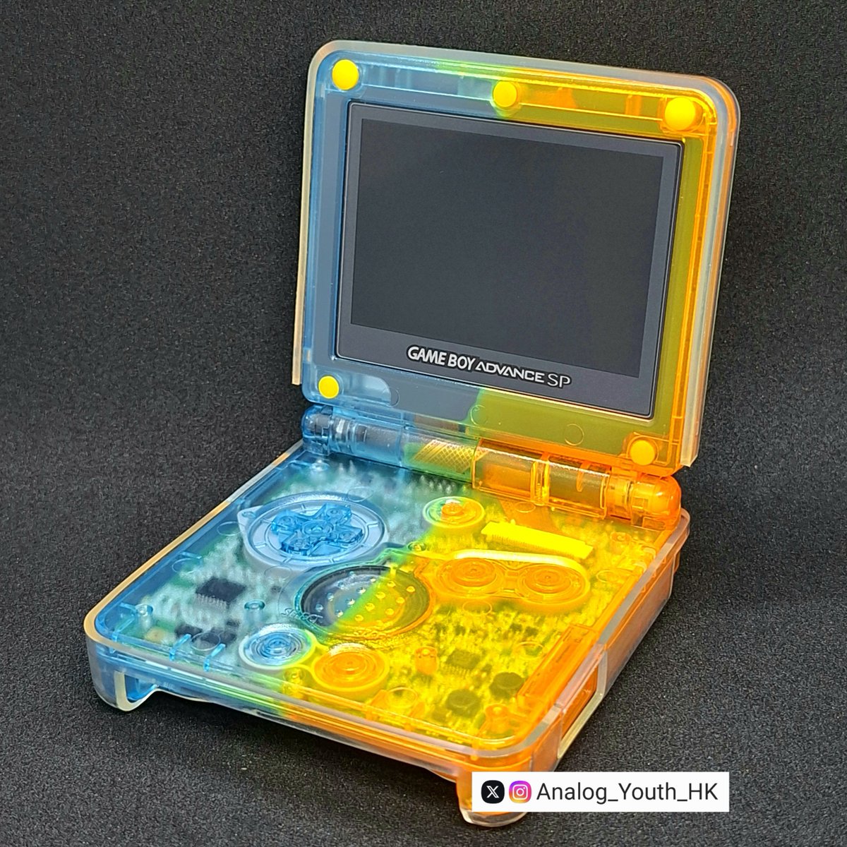 Analog_Youth_HK's tweet photo. Custom Digimon themed GBASP with fully laminated IPS screen + type-C charging.

數碼暴龍主題客製 GBASP，全貼合 IPS 螢幕+type-c充電。

#デジモン #digimon #gbasp #gameboymods #gbaspips https://t.co/11ZuBeQgsQ