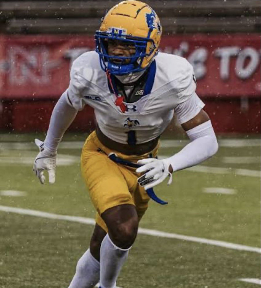 80seasons's tweet photo. After a great conversation with @CoachTCaheeII I am honored to say I have been offered by university of Mcneese !!
@samspiegs 
@JeritRoser
@McNeeseFB 
@On3
@RecruitLouisian 
@Rivals https://t.co/ClFo0sGWSU