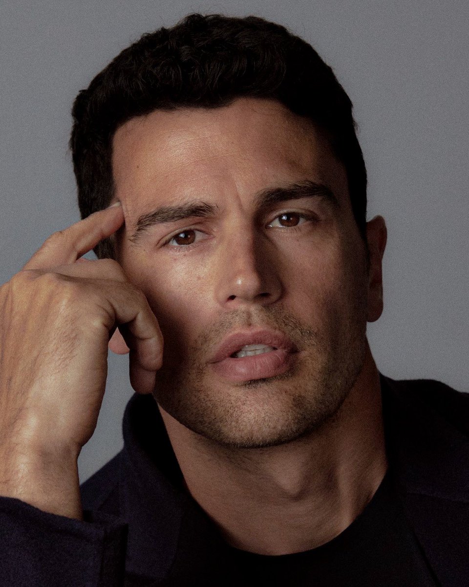 tombsraiders's tweet image. any of them can be my dcu batman #idc