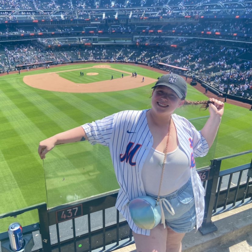 hunny__bee__'s tweet photo. reintroducing myself before opening day to all my new #BaseballGirlies 
i’m bee! 
• long suffering mets fan 
• adopted the red sox as my # 2
• david wright is my favorite player of all time 
• the hotdog girl 
• also love hockey! diehard bruins and fleet fan! https://t.co/Pf5LLkr335