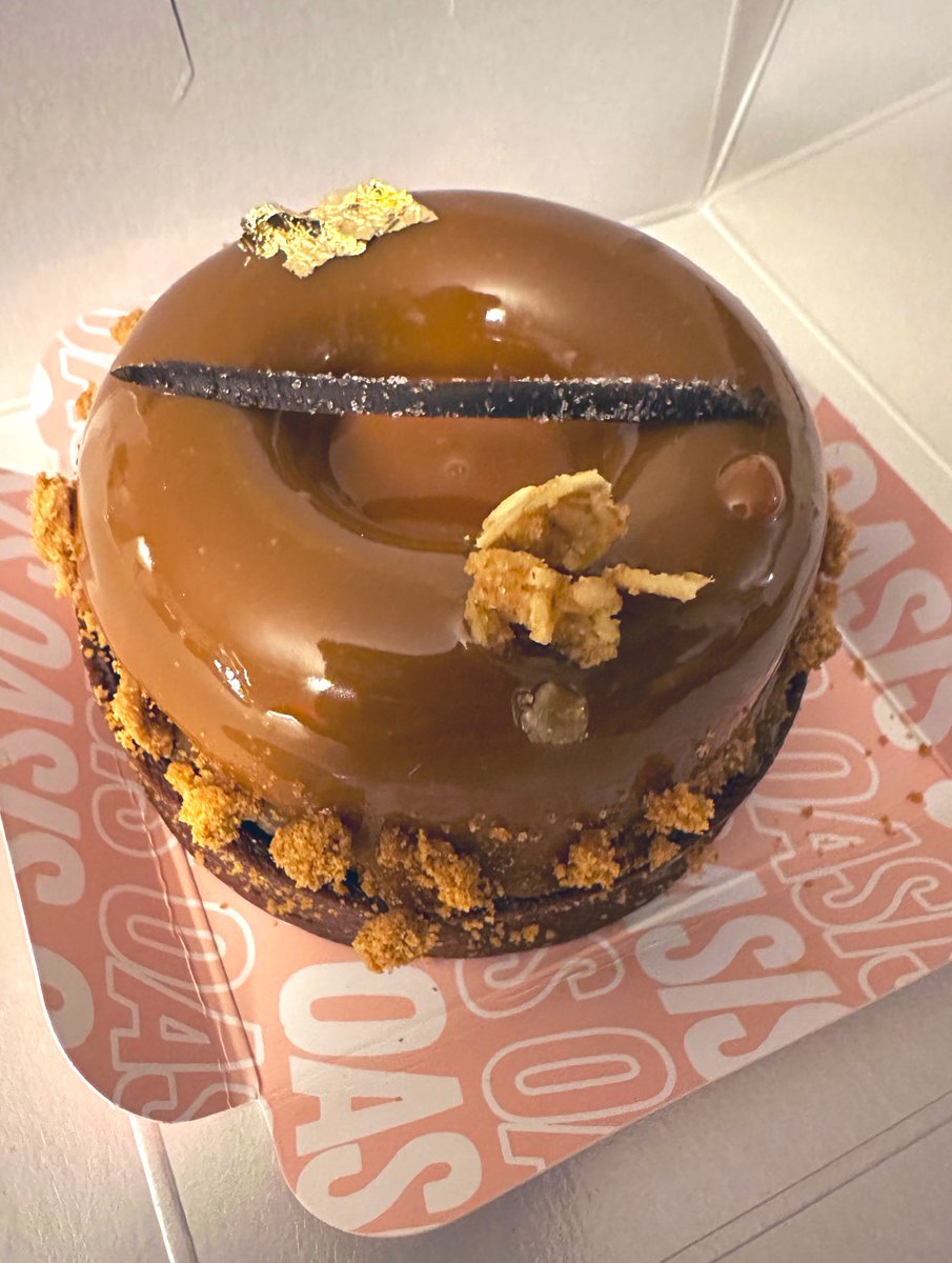 free_style_chef's tweet image. We were naughty. 😬

This is a beautiful banoffee confection from Oasis cafe. I find that the more beautiful a dessert is, the less tasty it is. 

Anyone else feel this way? 

#sweettreat