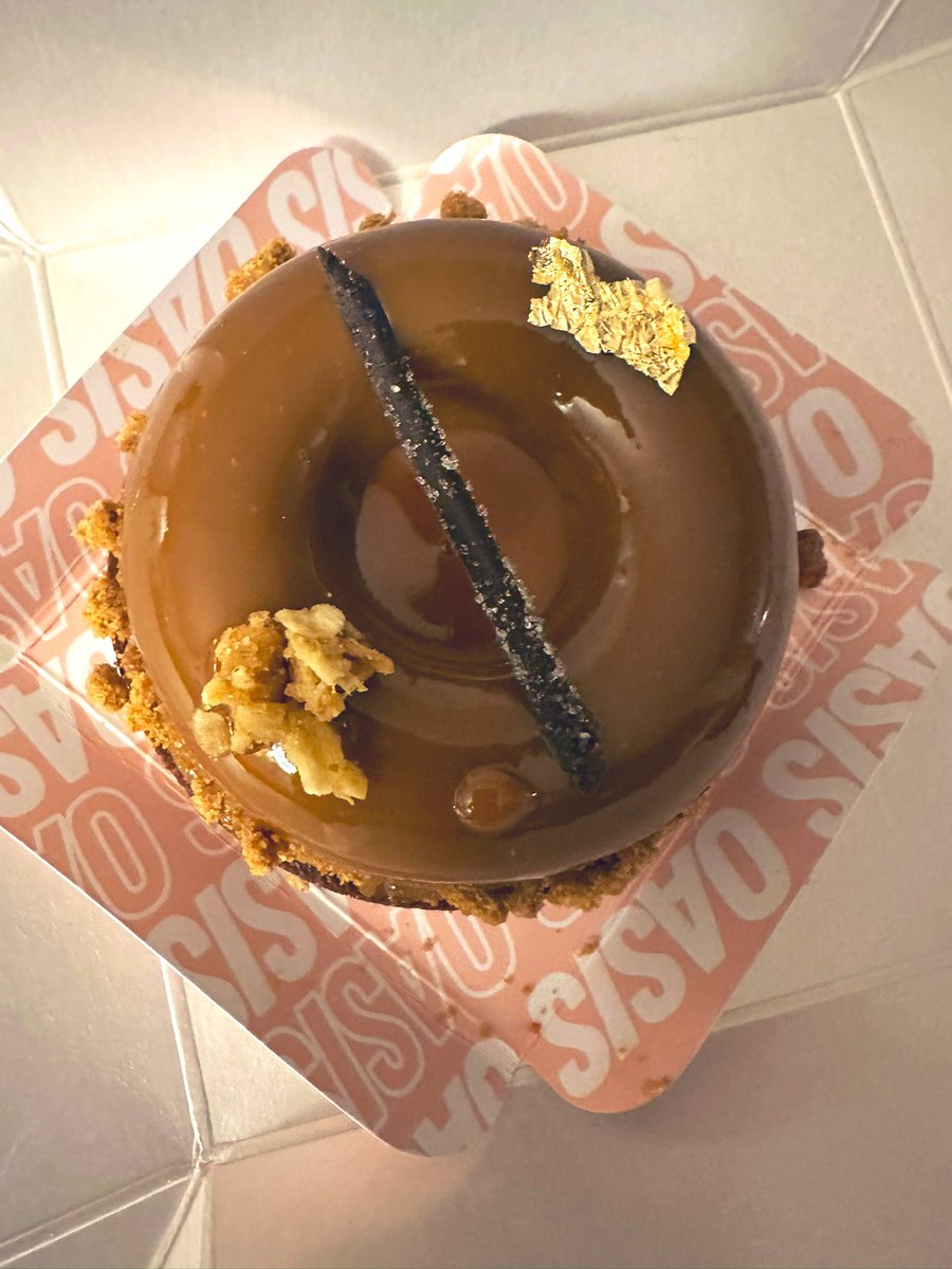 free_style_chef's tweet image. We were naughty. 😬

This is a beautiful banoffee confection from Oasis cafe. I find that the more beautiful a dessert is, the less tasty it is. 

Anyone else feel this way? 

#sweettreat