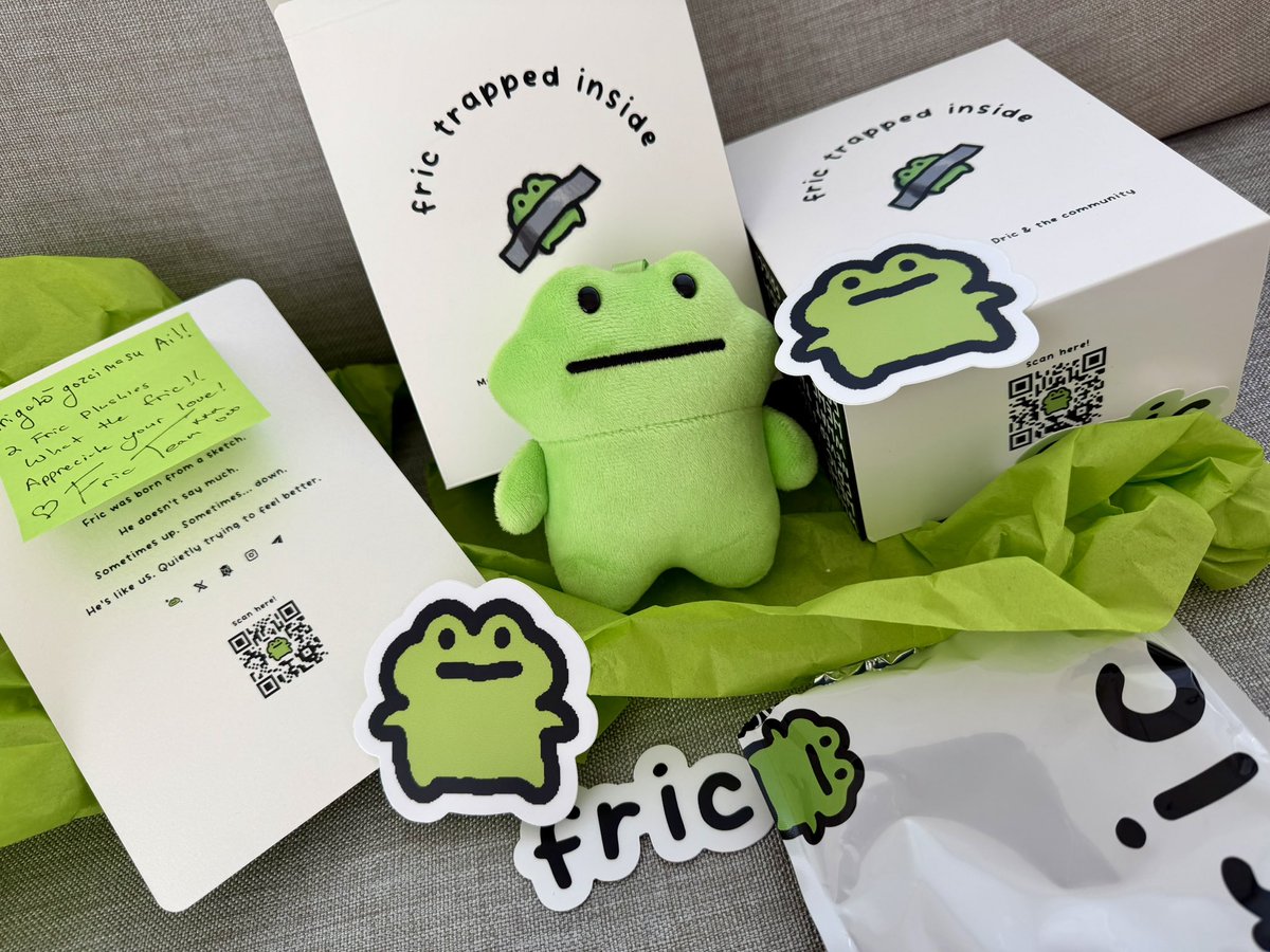 moncoooooo's tweet photo. LINEスタンプでめちゃ使ってるfricちゃん！
2匹お迎えしてLINEでfricちゃんを送り合うおともだちにもプレゼント〜🎁
梱包パケ可愛くて直筆メッセージにもとっても愛を感じました🥹📦
大切にします🐨🎀

#fricfrog  #fric @fricthefrog https://t.co/R8zDItIFgZ
