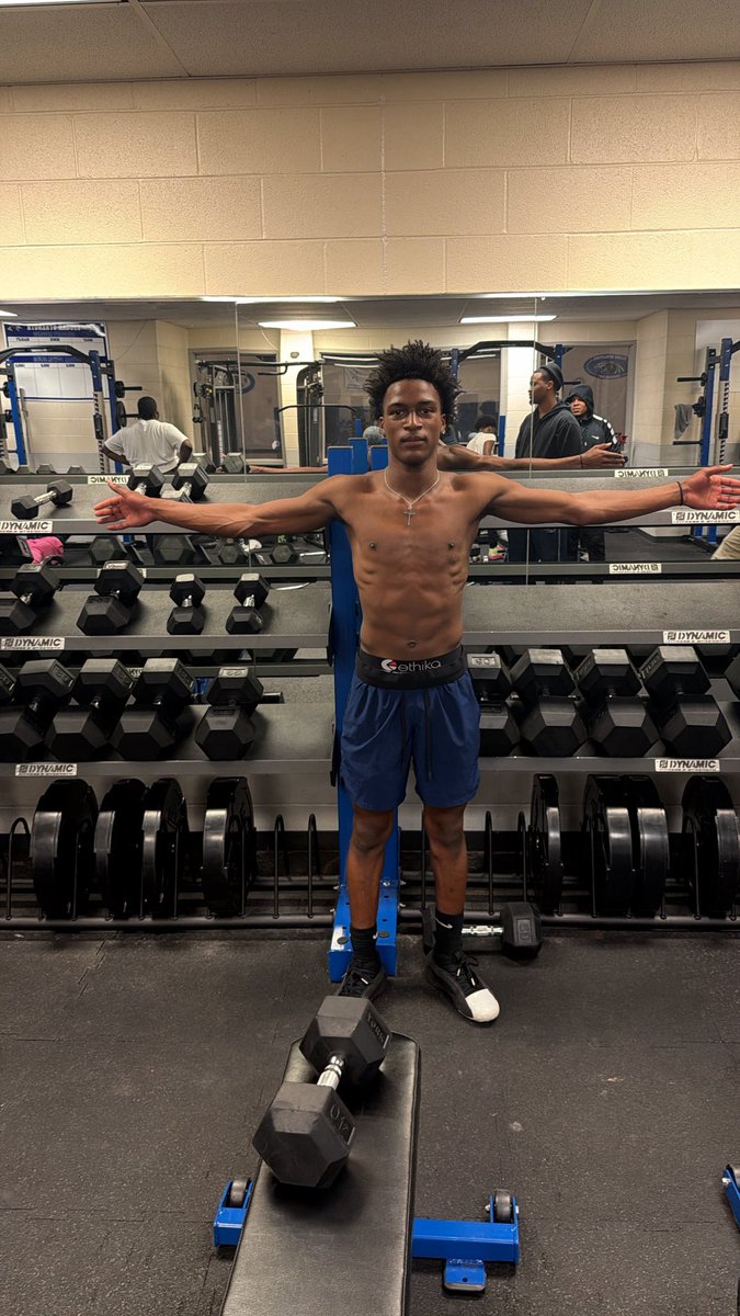 Sosa_migo59's tweet photo. @JaydenDavi03 class of 2028 athlete at @clarkcougar2026. Jayden will play slot WR and weak safety. Started 5 varsity games as a sophomore big 2026 offseason the kid is having. 2.9 GPA 5’11 175 Recurit Clark Football 🏈 https://t.co/zeGZB1lzwI