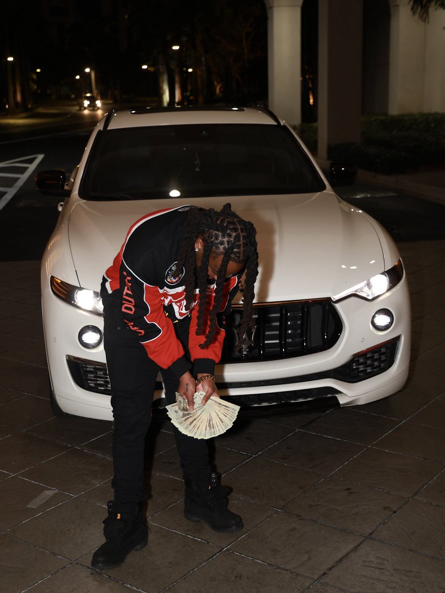 BlockboyPolo's tweet photo. u kno u gotta take uh risk in order to feed da fam 🔌 , uh year ago Ian have shit a my pockets got yams 🩸 #LLMK https://t.co/LkOOVFm9Pg