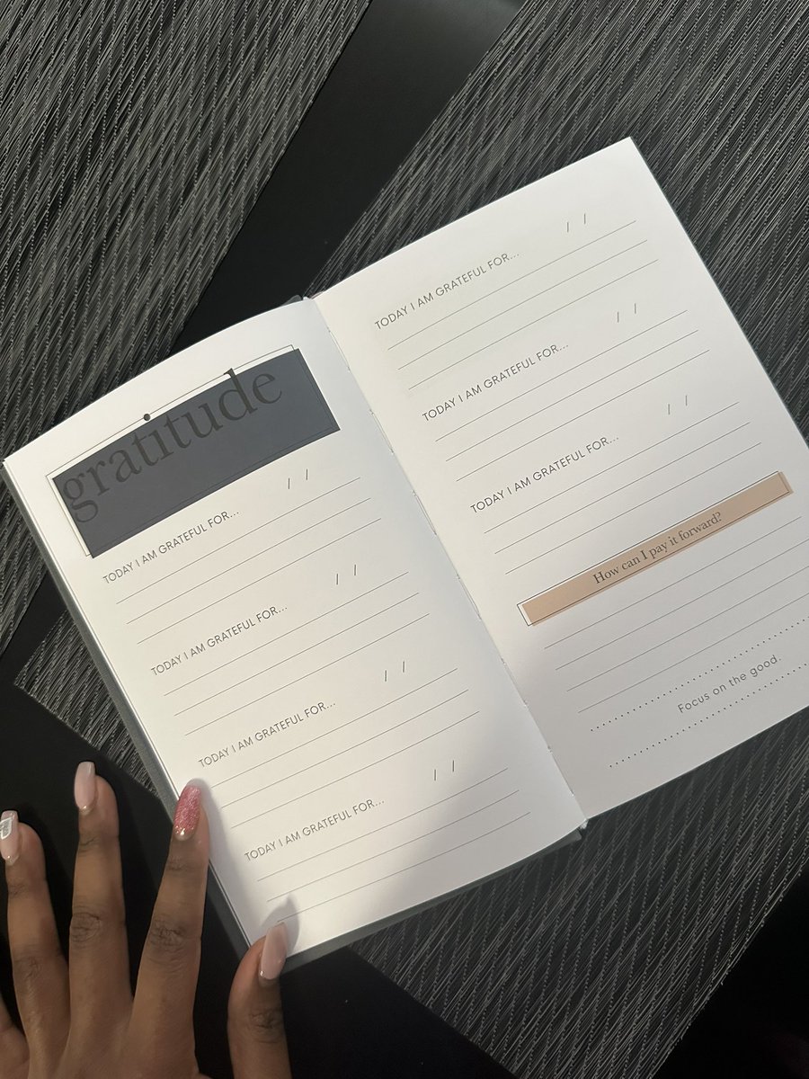 SheIsBecoming_'s tweet photo. Starting my gratitude era ✨
This journal is a game changer.
Get one here:
https://t.co/PZ21cRVLWf

#Graditude #SelfCare #Motivation #DailyHabits https://t.co/9m879YR7JP