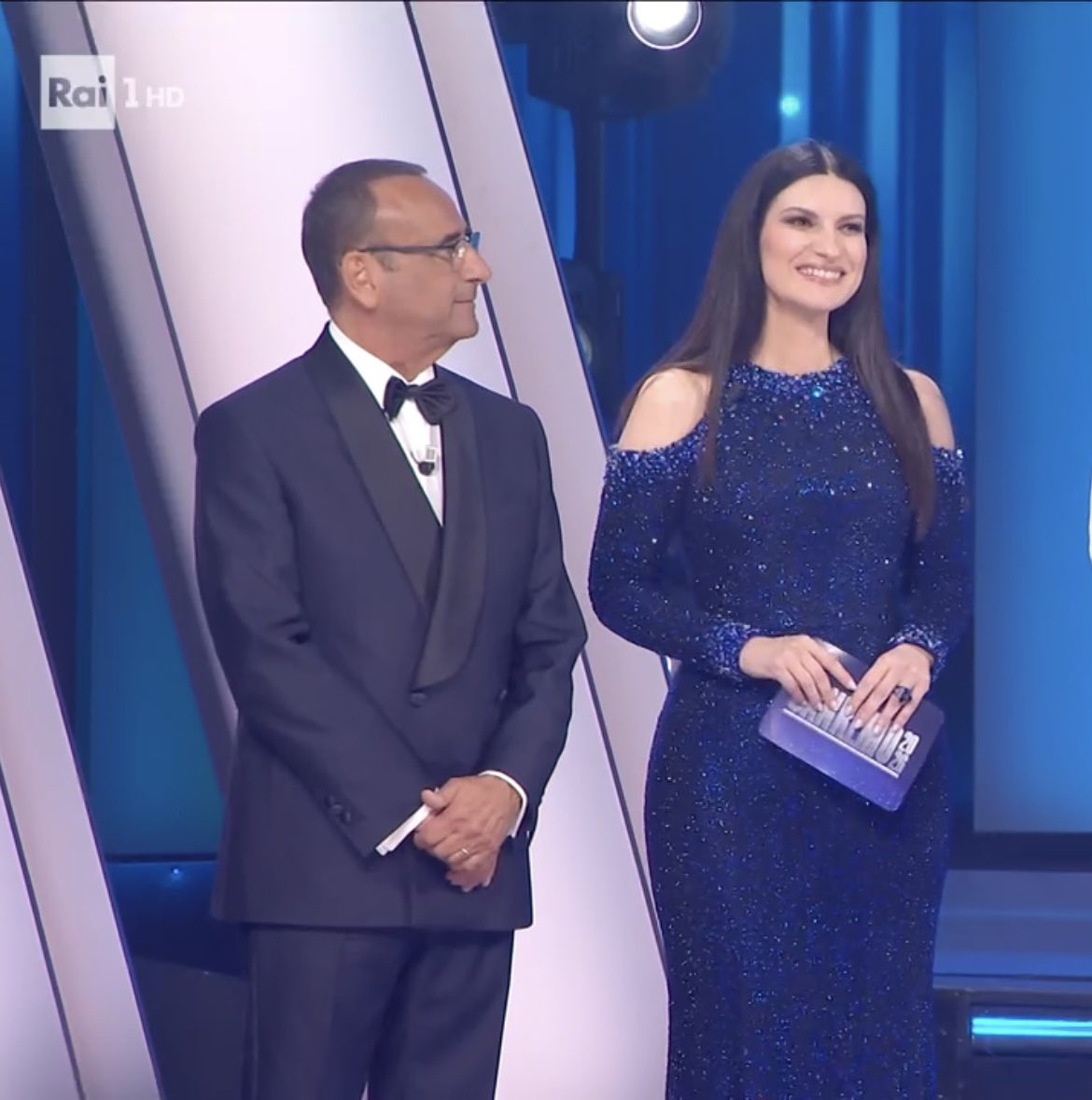 BiasiErika's tweet photo. Laura Pausini potrà piacere o meno ma l'accanimento nei suoi confronti è esagerato. Lei è una professionista,simpatica,tempi televisivi top,per questo festival ha studiato e si vede,ha la battuta sempre pronta e questo ruolo da conduttrice è più che meritato❤️👑 #Sanremo2026 https://t.co/s9OrJ6HlR2