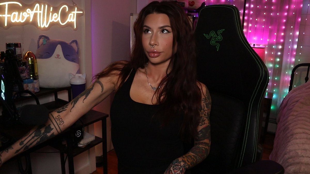 YourFavAllieCat tweet media