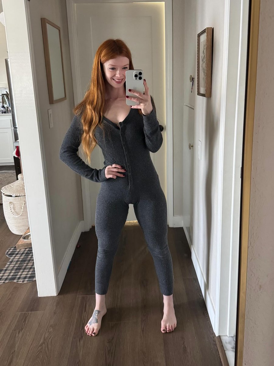 Weejulietots tweet media