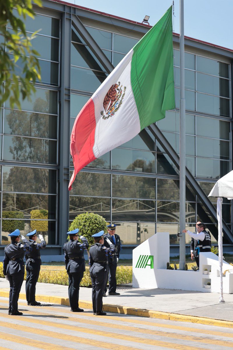 cmmerino's tweet photo. En @ASAMexico_mx rendimos honores a nuestro Lábaro Patrio, reafirmando nuestro compromiso con la transformación de la vida pública.
La Bandera de México es historia, lucha y esperanza del pueblo. Con honestidad y justicia social, seguimos trabajando por el bien de todas y todos. https://t.co/hKZtpnU2HT