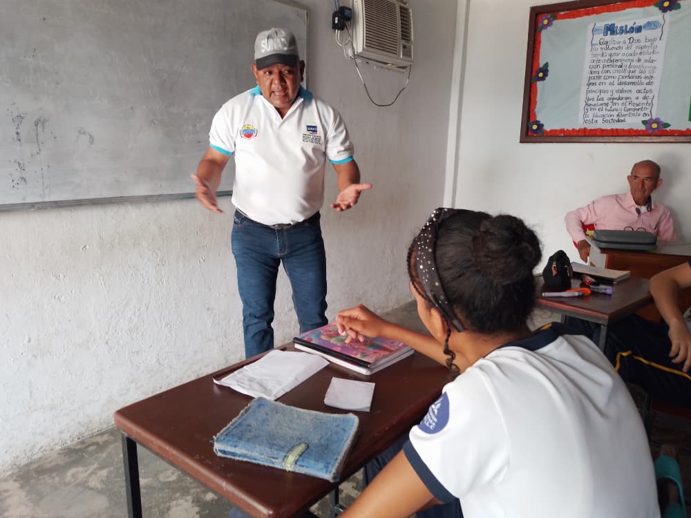 SUNAD_Apure's tweet photo. #entérate A través de conversatorios y dinámicas, funcionario de la @sna_apure educa a jóvenes en prevención integral, con el fin de disminuir los factores de riesgo en el entorno educativo.

#laprevencióneslaclave
#juntosporlapazylavida 
#superintendencianacionalantidrogas https://t.co/073TNKsmiH