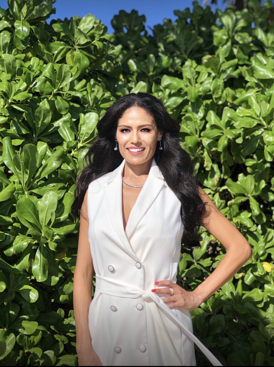 MoniqueLuxeRE's tweet photo. ✨ I’m back — and stepping fully into the world I’ve been building behind the scenes. I’m Monique, a luxury real estate advisor focused on wellness‑living, rooftop culture, and lifestyle‑aligned investments in the Riviera Maya and beyond.  https://t.co/loAfmFmRIB https://t.co/5CSJSLu5a3