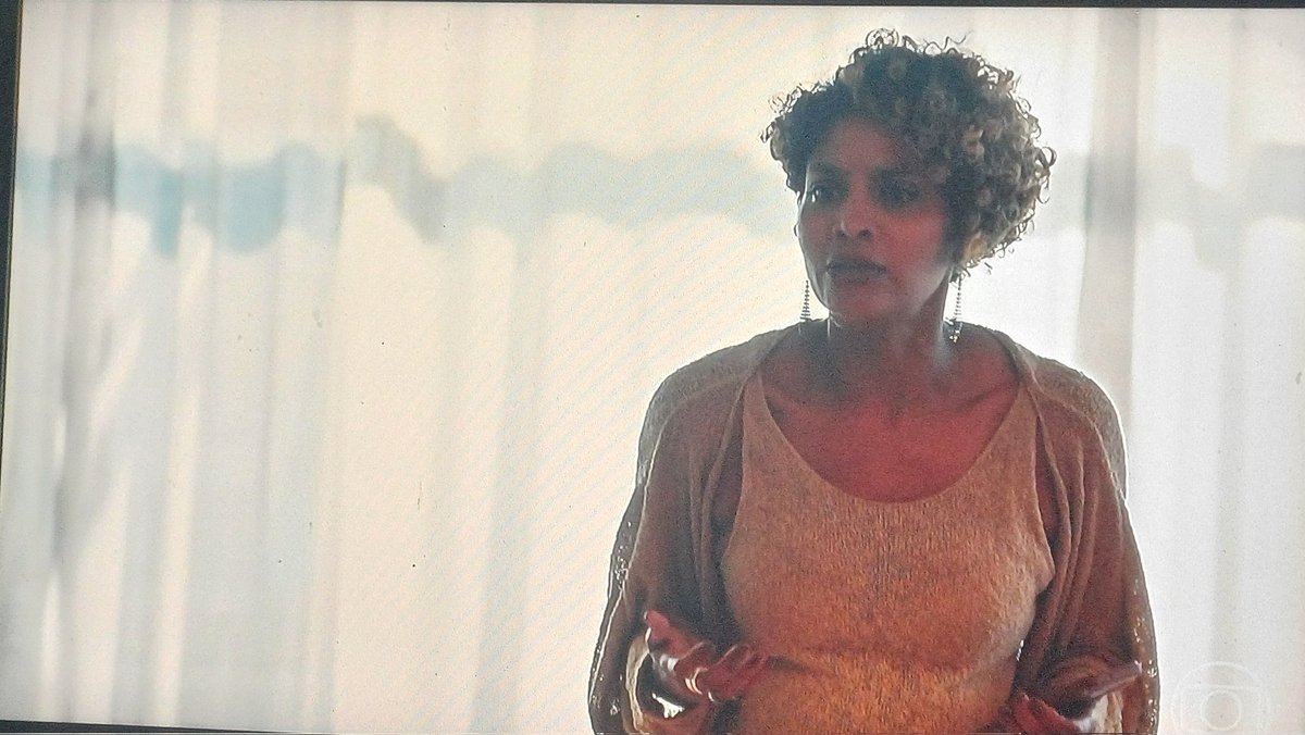 "quer saber, Lena ??? BEM FEZ A SAMIRA de ter levado a menina embora pra evitar outro surto seu !!"
"E VOCÊ ACHA CERTO ELA TRATAR ASSIM A FILHA QUE A GENTE COMPROU, HERCULANO ???????"

te amo Bárbara Reis interpretando mulheres dúbias, te amo #TrêsGraças