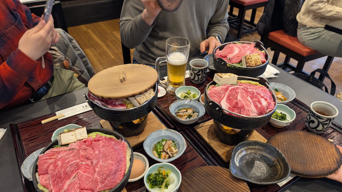 avatar_kenji's tweet photo. 家族旅行の1日
米沢牛のすき焼きほんと美味しかったな
脂のノリがすごいいいから赤身が値段一番安かったけど美味しく感じた！ https://t.co/622JjsNrUI