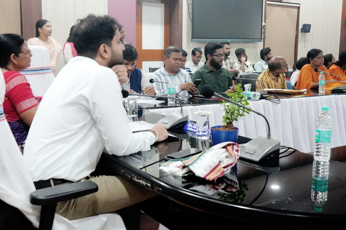 devraj_takri's tweet photo. The District Administration, Rayagada organised a One-Day Orientation Programme under the new scheme
"Aame Padhhiba Aama Bhashare" to streamline implementation at the district level. https://t.co/cUa8qAo3DI