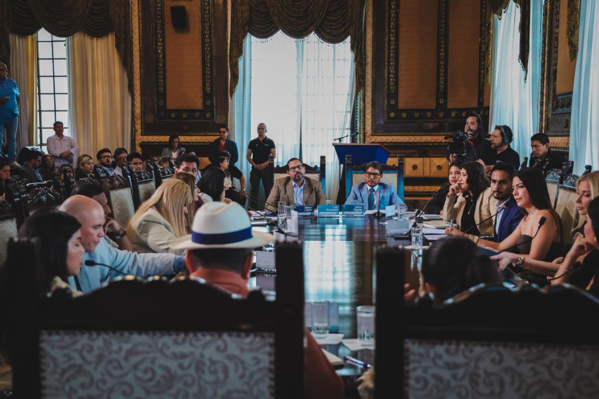 📋 En la sesión extraordinaria N.º 158 del Concejo Municipal de Guayaquil, presidida por la Alcaldesa Subrogante <a href="/taticoronelf/">TatianaCoronel</a>, se resolvieron temas clave para asegurar la continuidad institucional y fortalecer la planificación de la ciudad.

✅ Aprobada la licencia del Alcalde