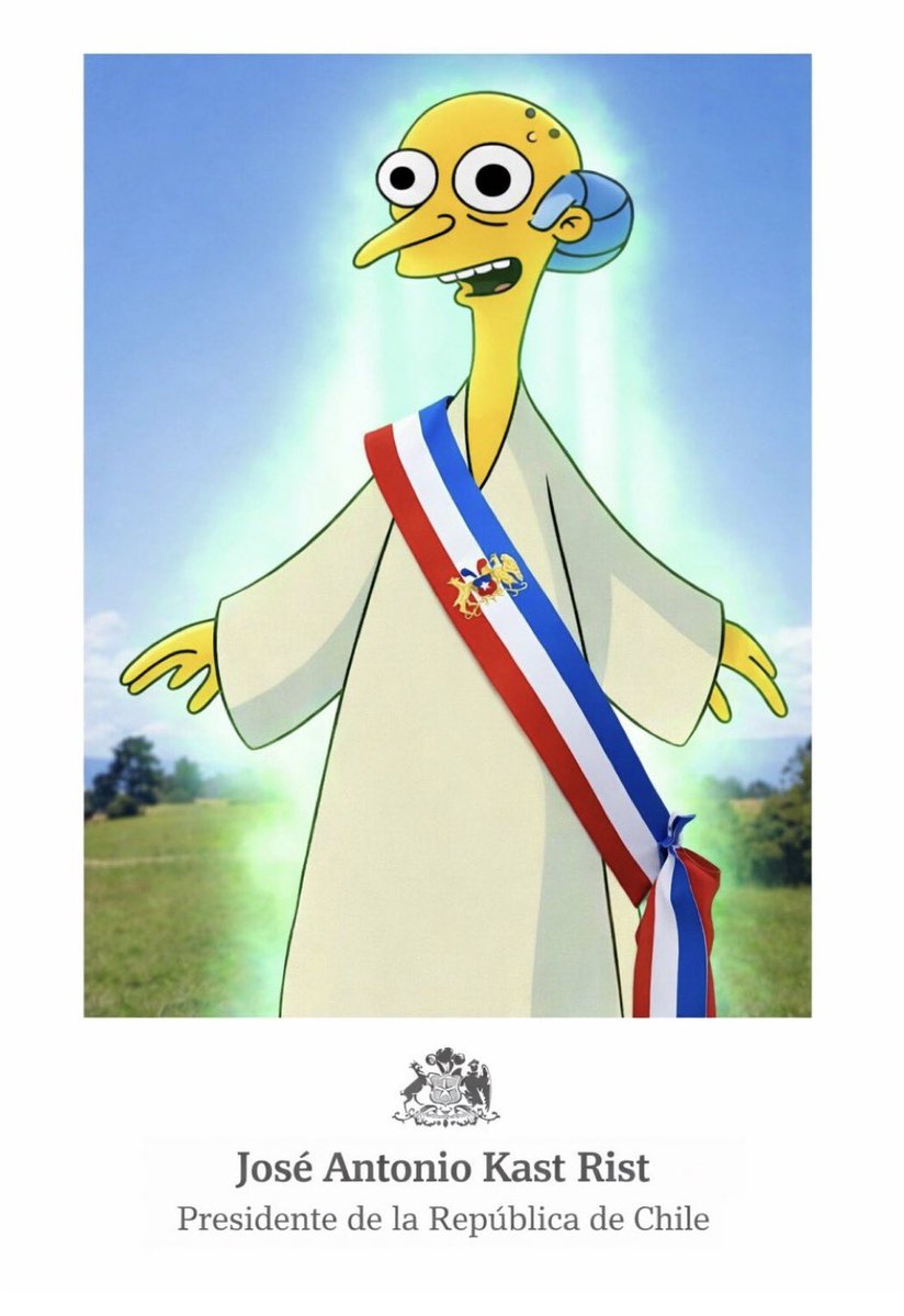 Le pusieron tanta iluminación al rededor que me recordó al señor Burn 🤣🤣 
“Les traigo Paz”