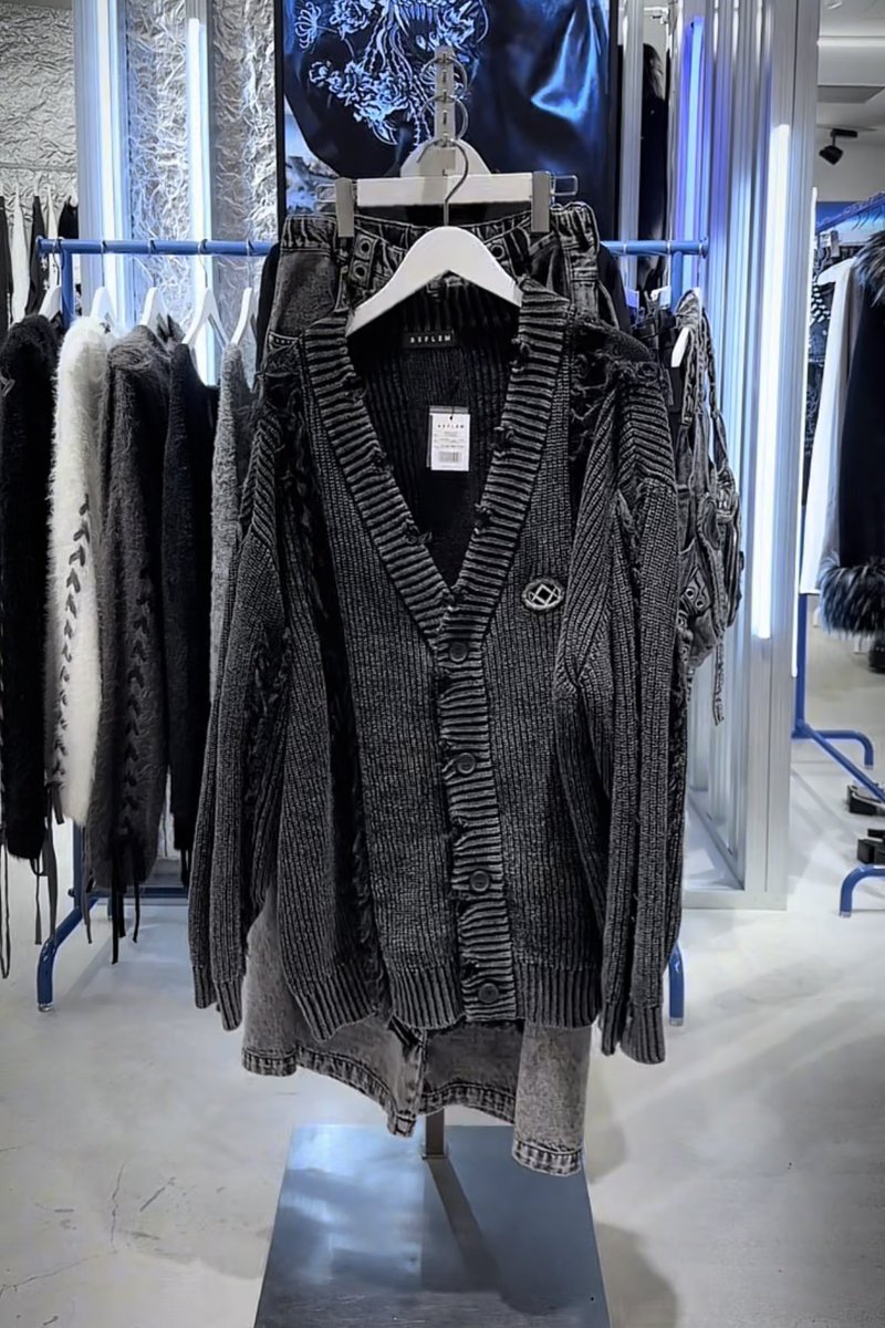 ACRO  TOKYO
RECOMMEND COORDINATE

New Season
GRUNGE ALTERNATIVE STYLES

デビルレイヤードZIPパーカー
GRY,BLK

フリンジニットカーディガン
BLK,GRY

brand: <a href="/_REFLEM/">REFLEM</a>