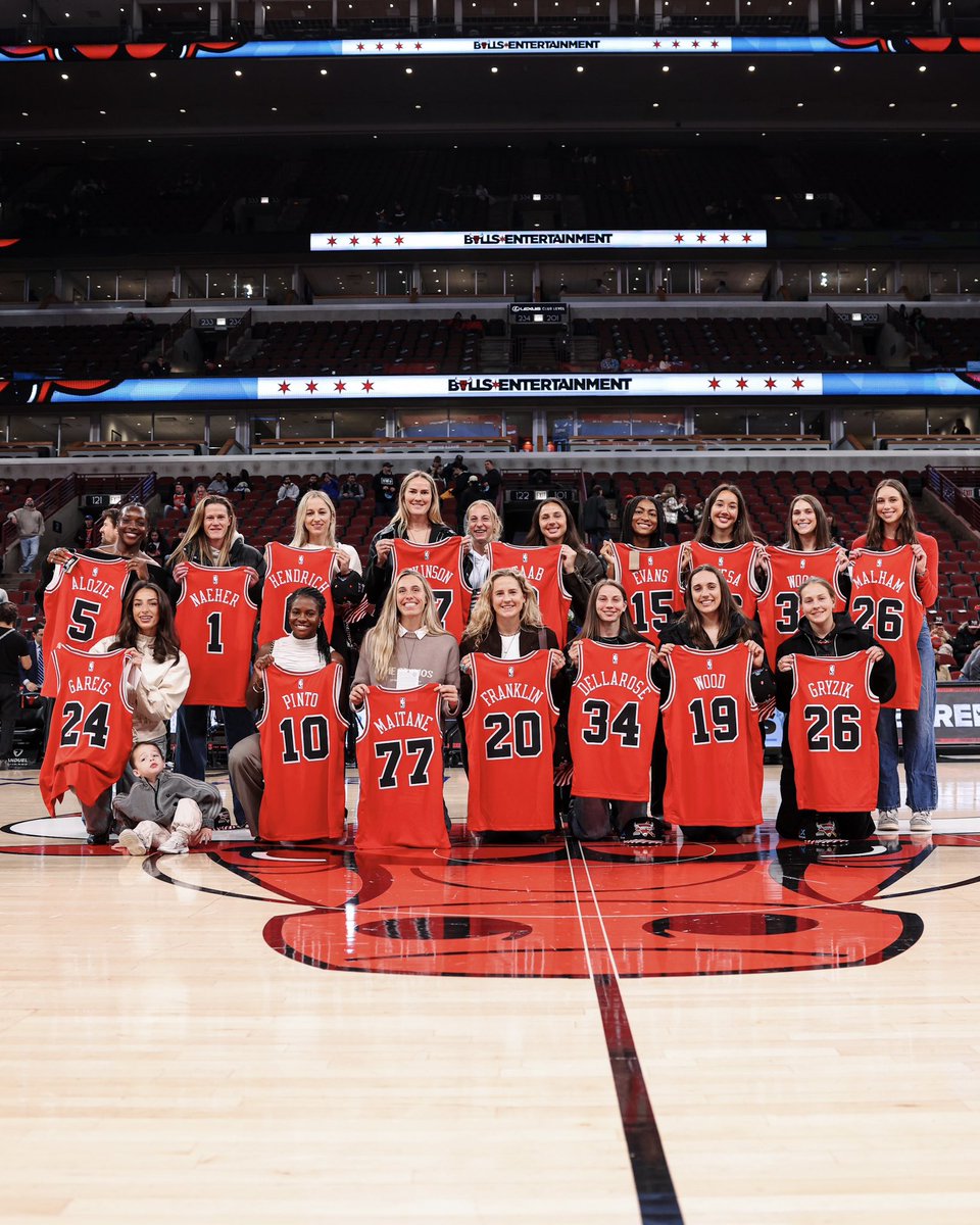 The Stars are in the house 🤩⚽️
@theChicagoStars | #SeeRed