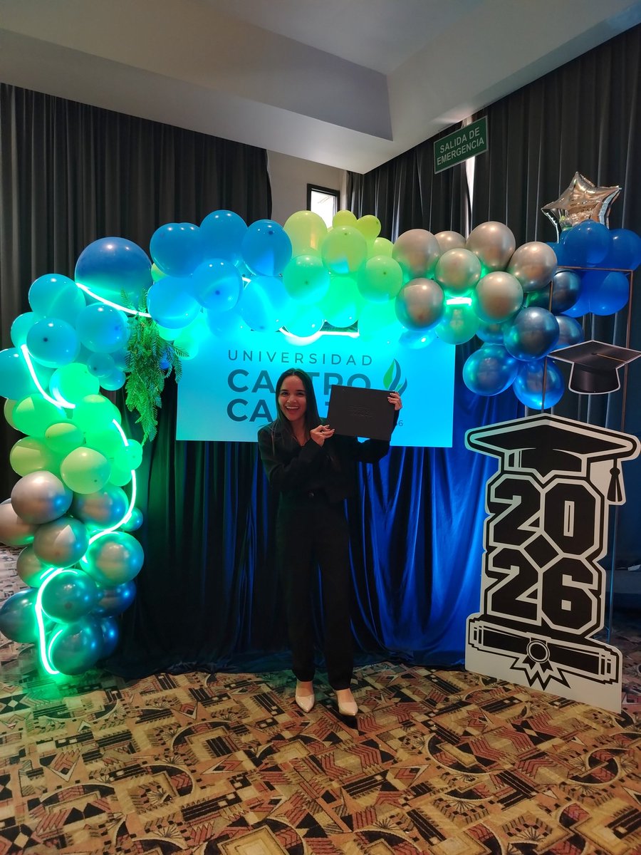 Gente me les gradué!!
Que felicidad siento en mi corazoncito. ❤️🎓👩🏻‍🎓
Gracias a este señor <a href="/auronplay/">Auron</a> por acompañarme siempre mientras estudiaba. 🥰