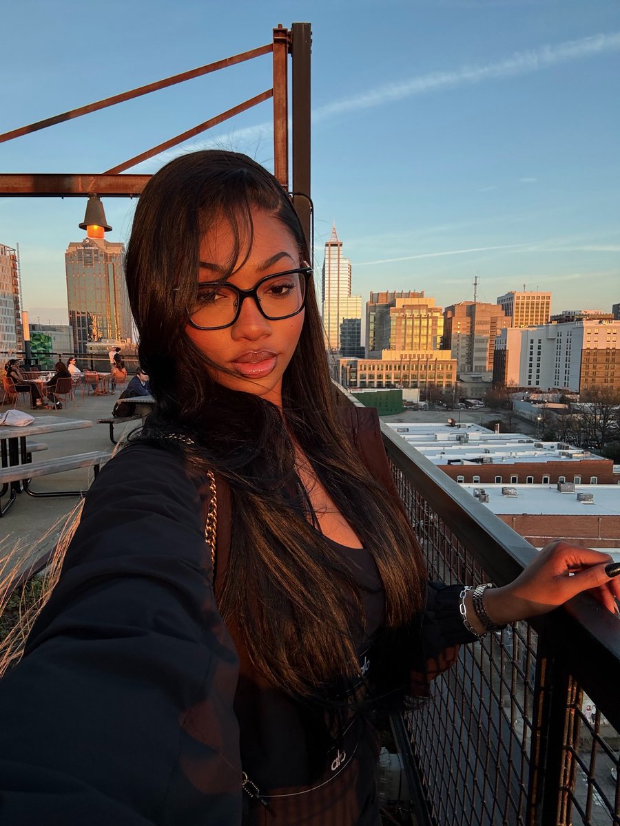 thtgirljoyy's tweet photo. Got the best view in the city. https://t.co/o70Y4uI565