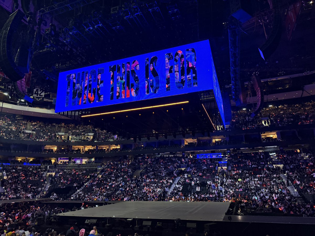 想看演唱会的库洛米 tweet media