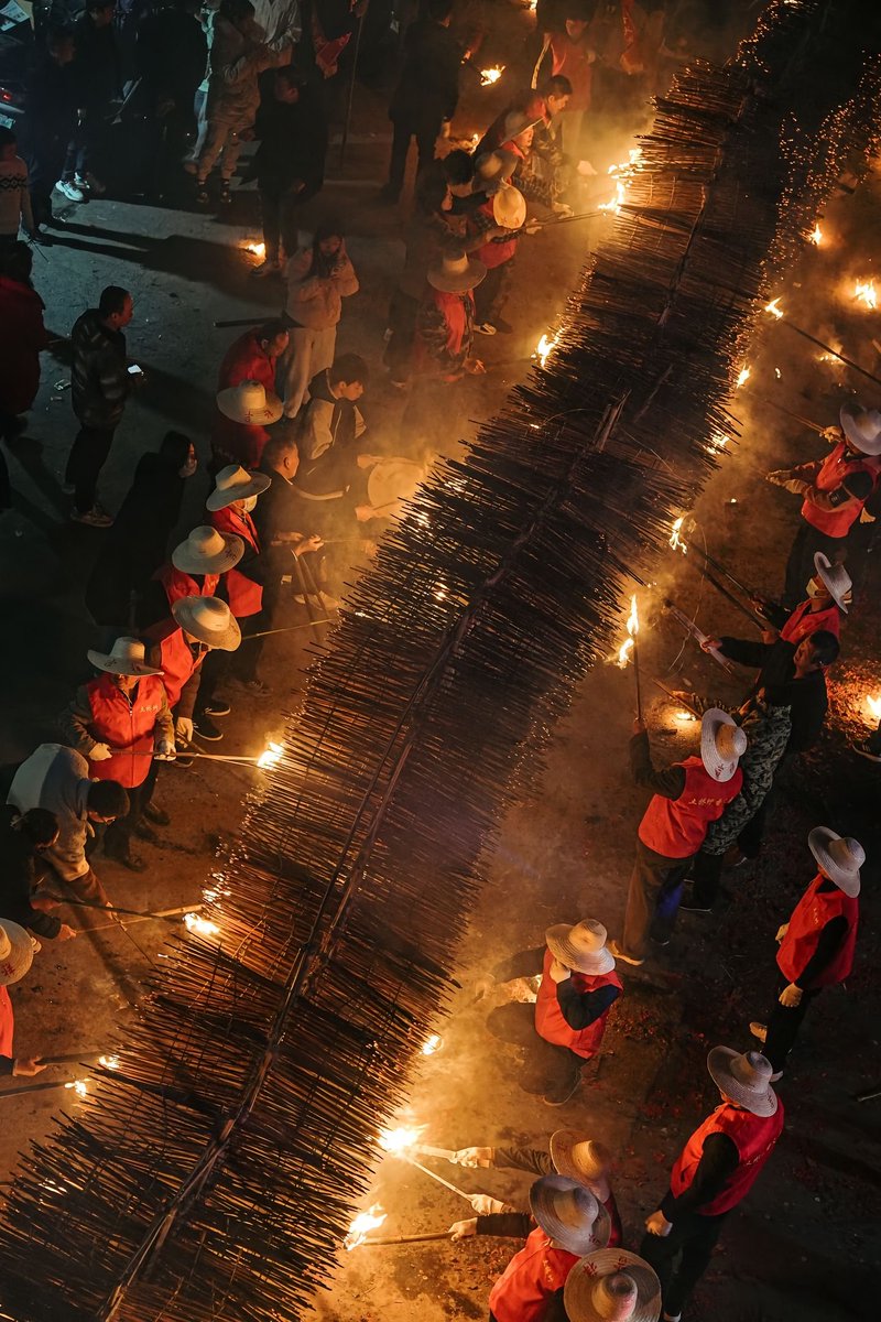 hobadjiduhnshu1's tweet photo. Hidden Ancient Village | This is the authentic Chinese New Year vibe deep in every Chinese’s bones.
Rucheng County, Chenzhou, Hunan.
Absolutely stunning.
This is what a real Chinese New Year looks like.
#ChineseNewYear #YellowRiverSpringFestival @TopYellowriver https://t.co/MvQxwmxZuM