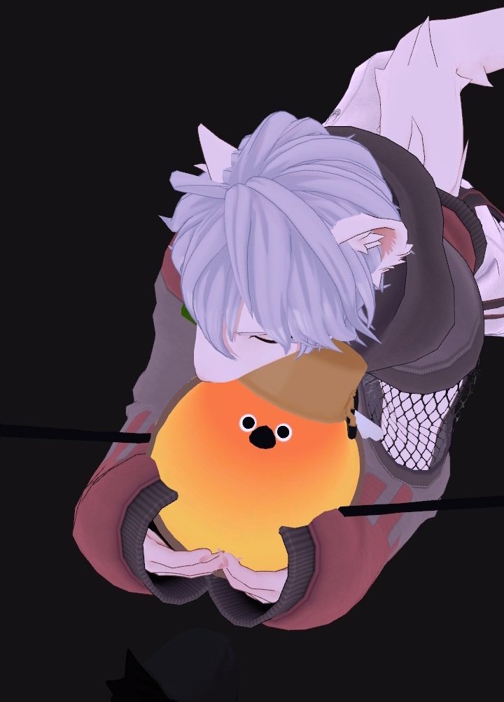 イタチ君に食われそうになって必死に抵抗する鳥