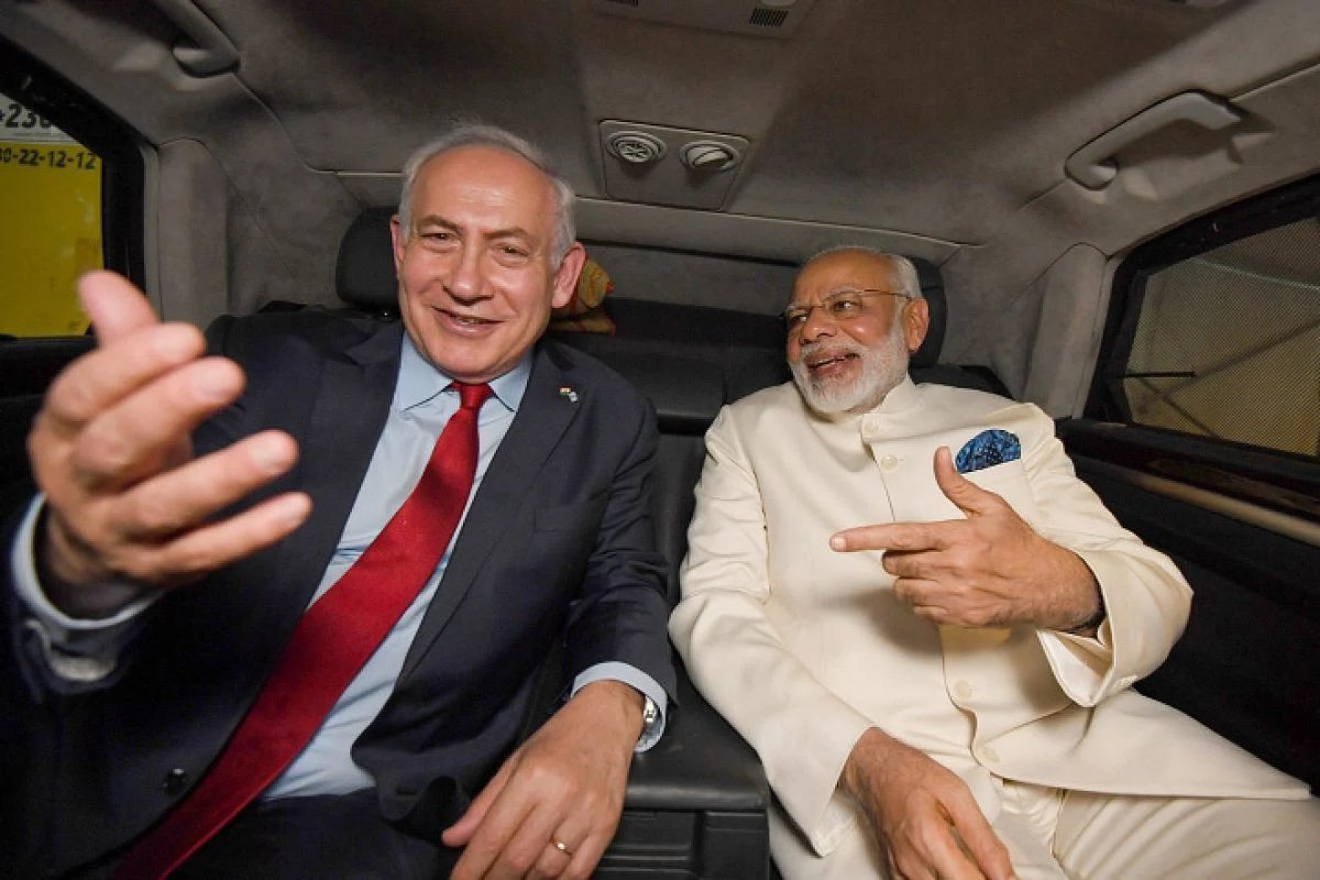 MarioNawfal's tweet image. 🇮🇳🇮🇱 Modi lands in Israel tomorrow while 12 F-22 Raptors touched down at an Israeli air base today and Trump's deadline on Iran ticks toward zero.

Israel is offering India full technology transfer for Iron Dome and Iron Beam, a laser that kills drones at $2 per shot. 

Not a