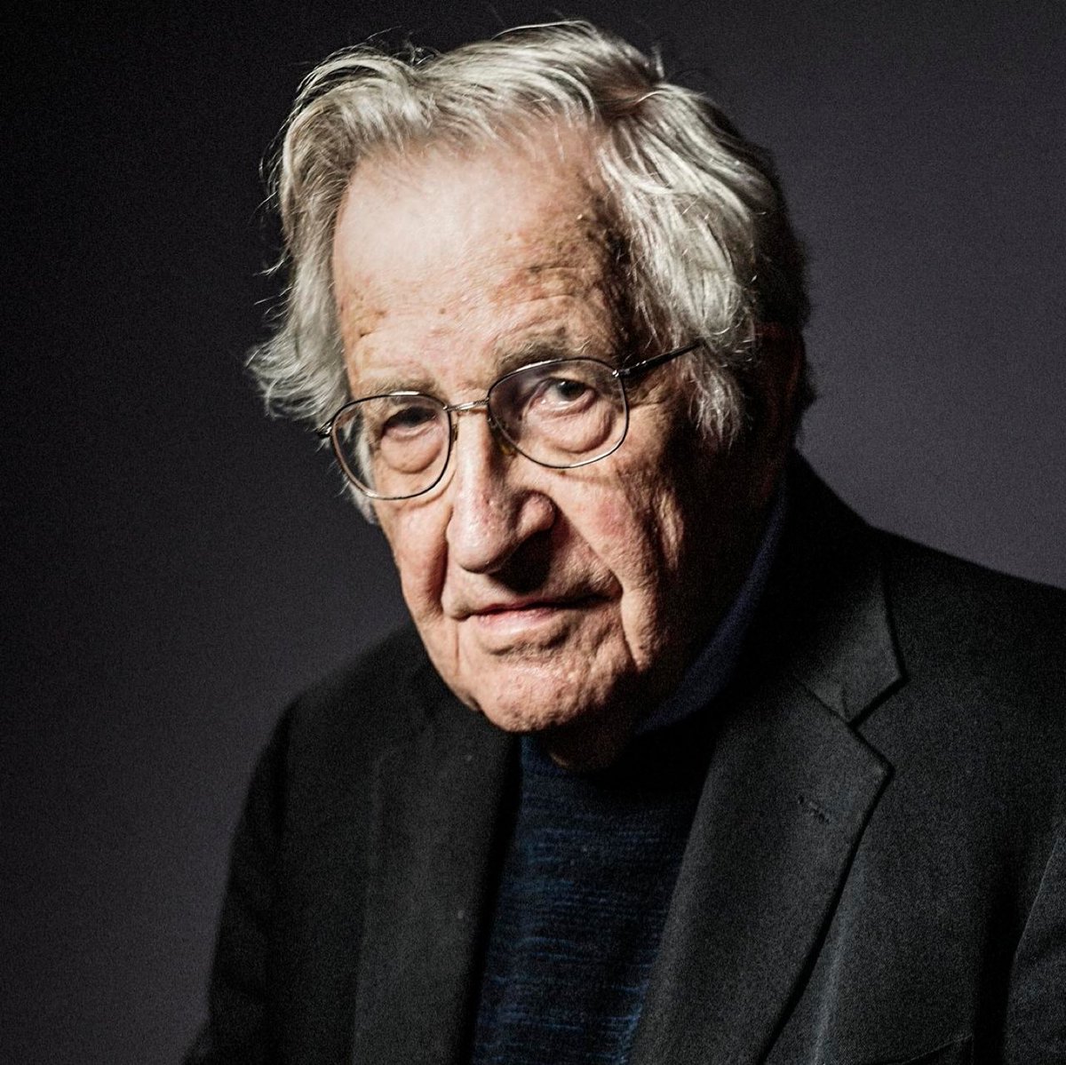 Marka2free's tweet photo. NoamChomsky «Η εκπαίδευση δεν έχει να κάνει με την απομνημόνευση ότι ο Χίτλερ σκότωσε 6 εκατομμύρια Εβραίους. Η εκπαίδευση έχει να κάνει με την κατανόηση του πώς ήταν δυνατόν εκατομμύρια απλοί άνθρωποι να πειστούν για την αναγκαιότητα να το κάνουν.» https://t.co/JWOfRhw9w4