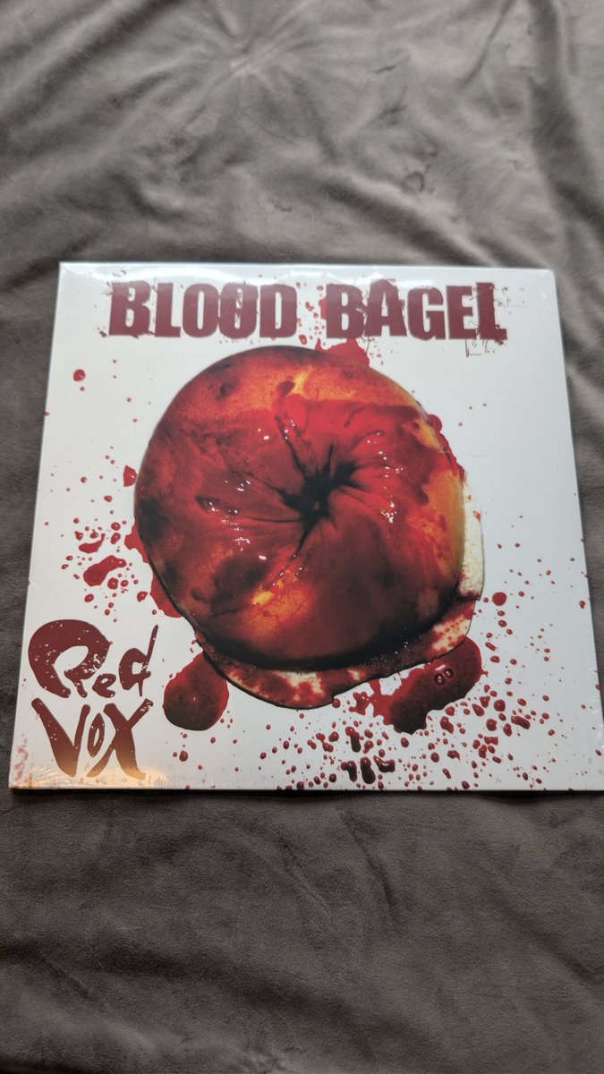 OmniTorch's tweet photo. @VinnyVinesauce it has arrived! Thank you! And shout out to @Retroware!

#redvox #retroware #vinesauce https://t.co/FUoCUYYJF0