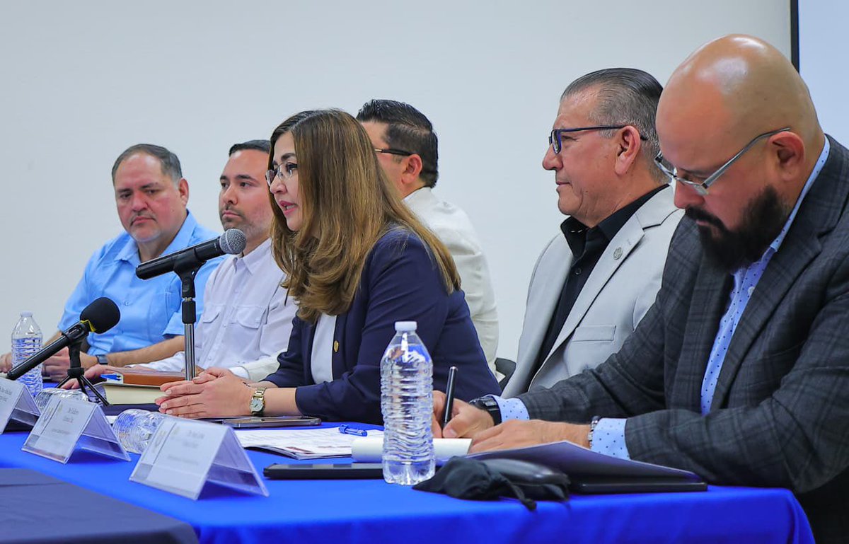 denacamarena's tweet image. Instalamos la mesa de negociación para la revisión salarial 2026 con el #STAUS, reafirmando nuestro compromiso con el diálogo institucional, el respeto y la responsabilidad financiera para fortalecer la vida académica y la estabilidad laboral. 🦉 

#OrgulloUnison #Diálogo